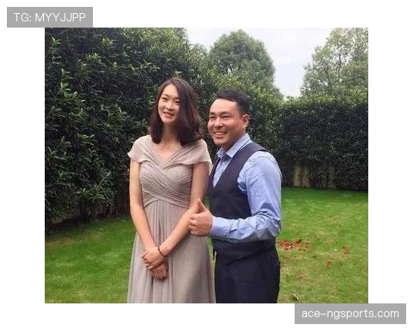 惠若琪这日常，机场拖鞋配大牌包，直接让人怀疑她是不是走错片场了！