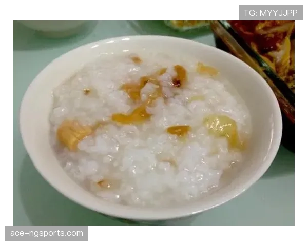 覃海洋家的冰箱里居然塞满了蛋白粉，连饮料都得放门口？